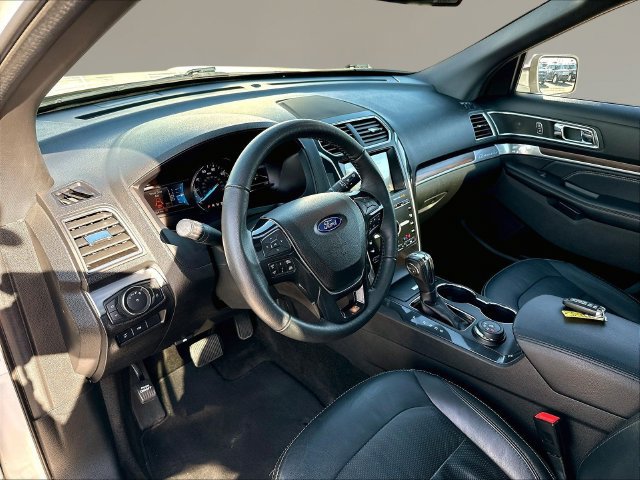 Used 2018 Ford Explorer Limited w/ Equipment Group 301A AWD/4WD image 19