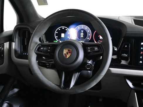 Certified 2025 Porsche Cayenne GTS AWD/4WD image 12