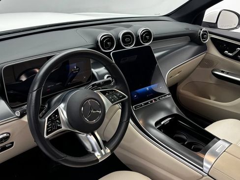 Used 2025 Mercedes-Benz GLC 300 4MATIC image 22