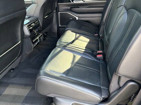 Used 2023 Jeep Wagoneer 4WD w/ Premium Group I image 21