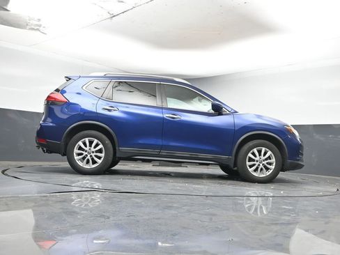 Used 2017 Nissan Rogue SV w/ Sun & Sound Touring Package image 15