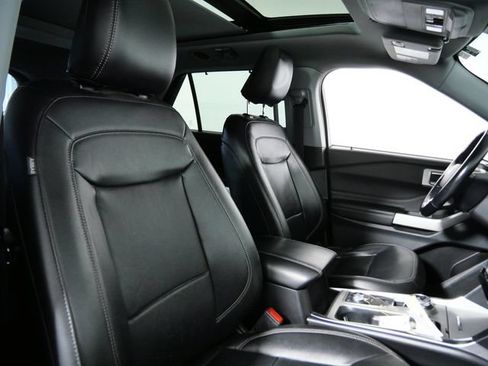 Used 2022 Ford Explorer Limited w/ Equipment Group 301A AWD/4WD image 9
