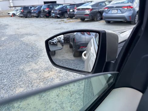 Used 2018 Ford Focus SE FWD image 18