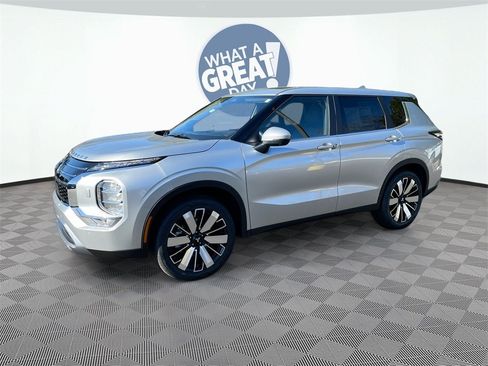 New 2026 Mitsubishi Outlander SE image 33