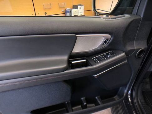 Used 2025 Ford Expedition Active AWD/4WD image 12