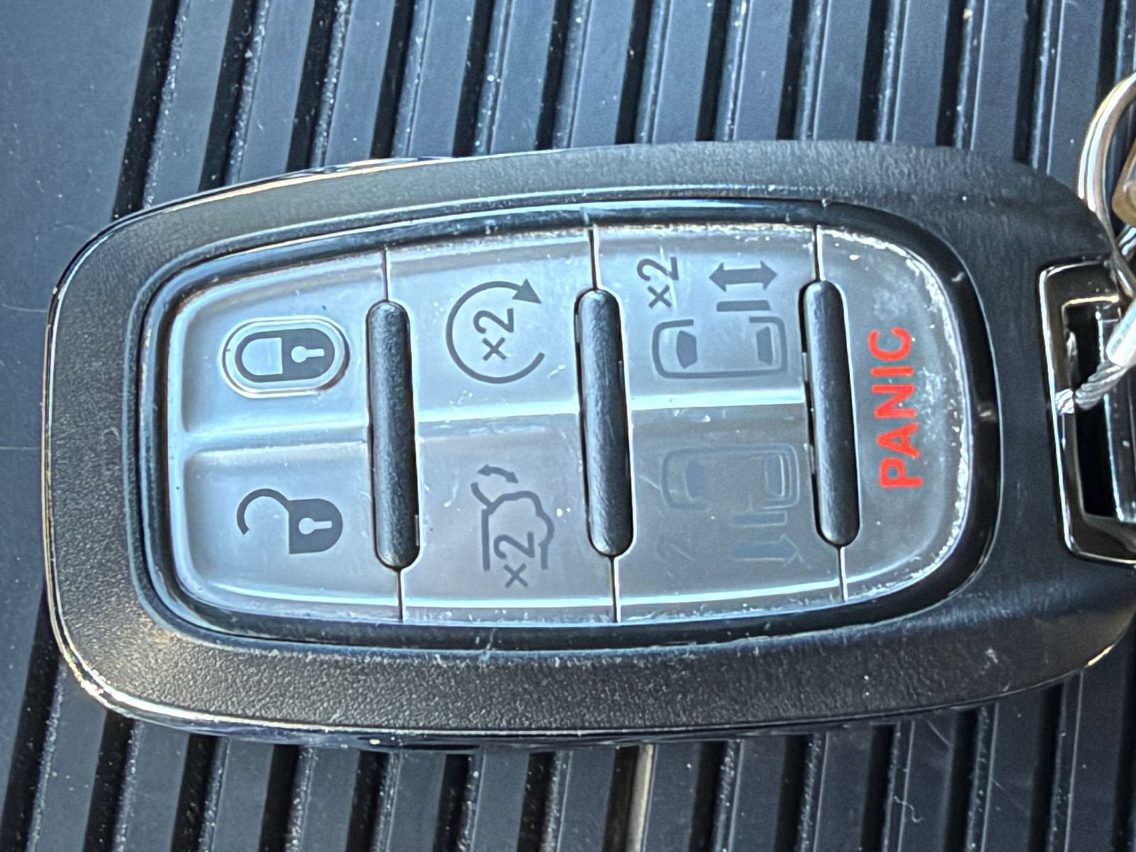 Used 2025 Chrysler Pacifica Limited FWD image 27