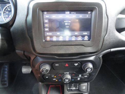 Used 2020 Jeep Renegade Latitude image 16