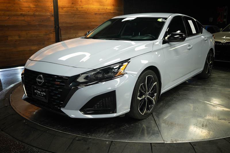 Used 2023 Nissan Altima 2.5 SR FWD image 2