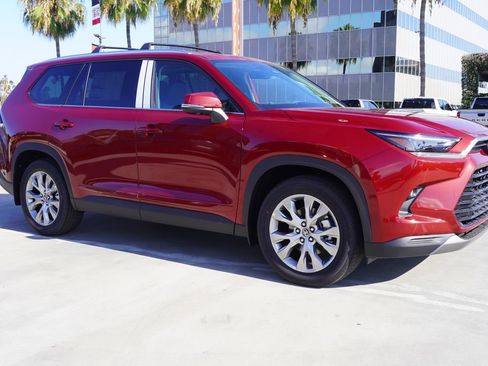 New 2026 Toyota Grand Highlander AWD image 3