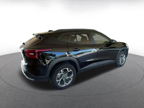 Used 2025 Chevrolet Trax LT FWD image 15