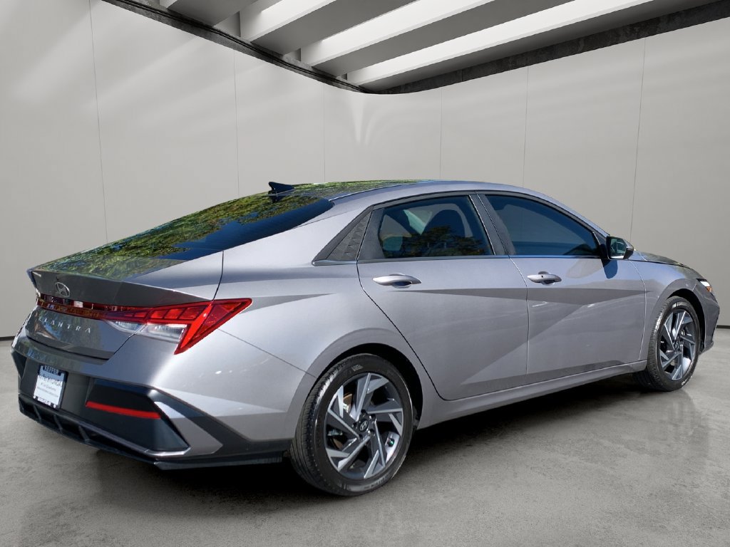 Certified 2024 Hyundai Elantra SEL w/ Convenience Package FWD image 5
