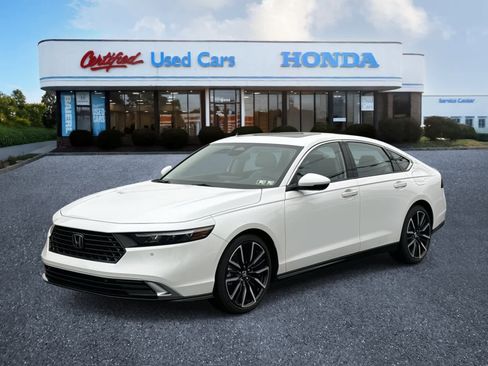 Used 2025 Honda Accord Touring image 1