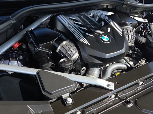 Used 2022 BMW X5 M50i image 24