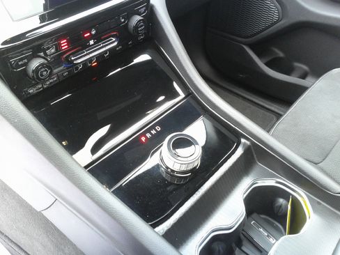 Used 2024 Jeep Grand Cherokee Altitude image 16