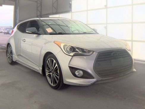 Used 2016 Hyundai Veloster Turbo w/ Option Group 04 FWD image 3