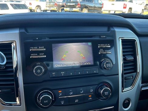 Used 2018 Nissan Titan SV image 21