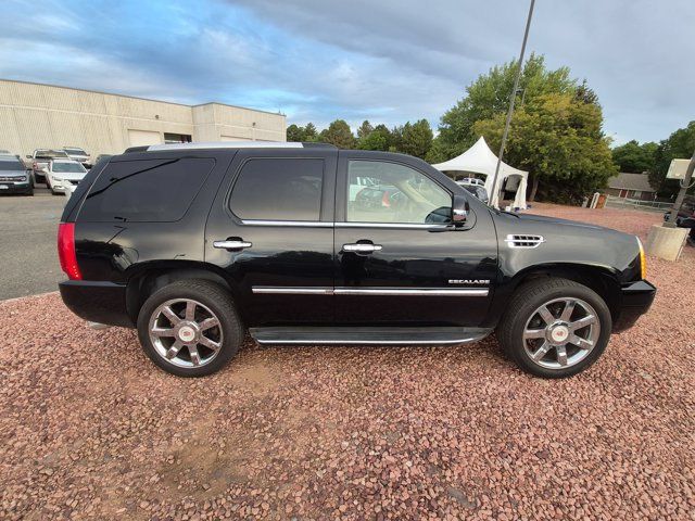 Used 2014 Cadillac Escalade Luxury AWD/4WD image 4