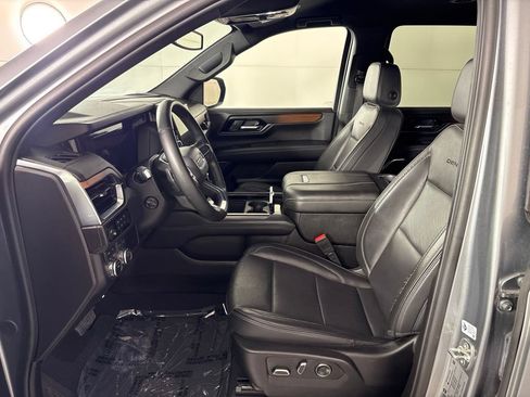 Used 2025 GMC Yukon XL Denali AWD/4WD image 35