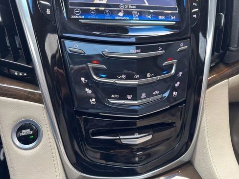Used 2019 Cadillac Escalade Luxury image 7