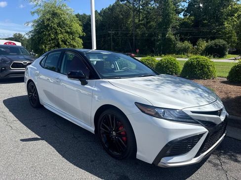 Used 2024 Toyota Camry XSE FWD image 3