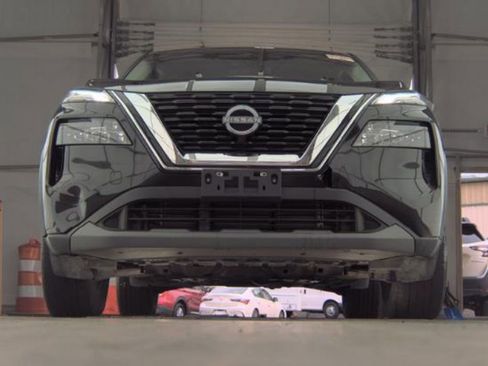 Used 2023 Nissan Rogue S image 3