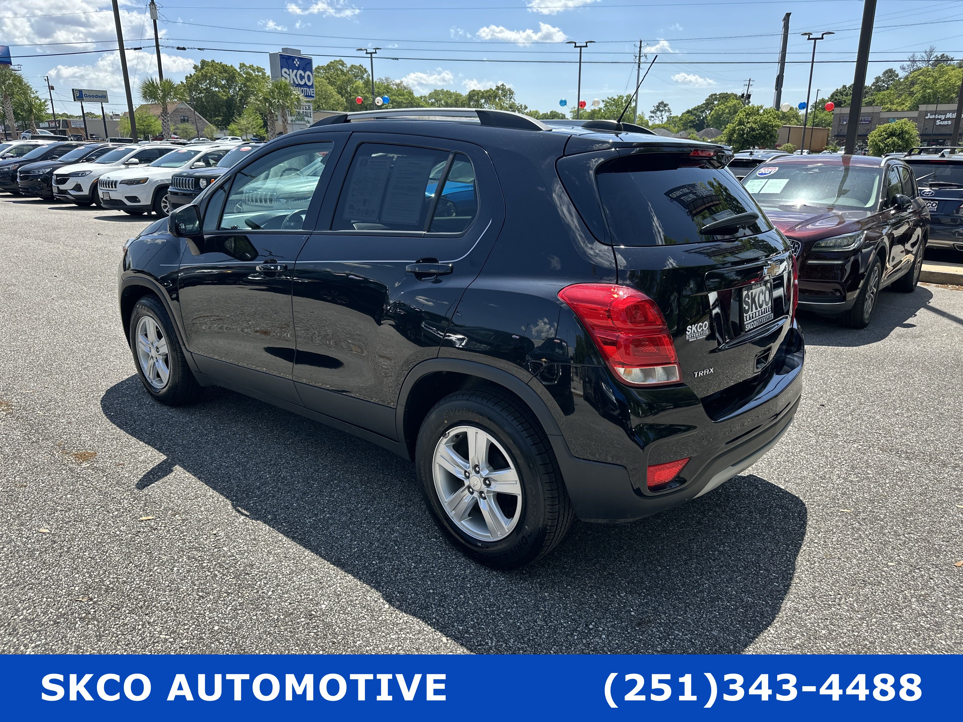 Used 2022 Chevrolet Trax LT w/ LT Convenience Package FWD image 3