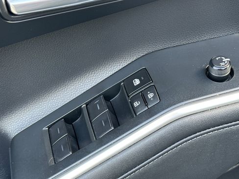 Used 2023 Toyota Highlander XLE image 13