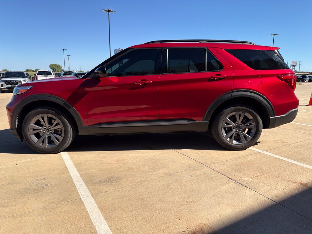Used 2022 Ford Explorer XLT w/ Equipment Group 202A AWD/4WD image 5