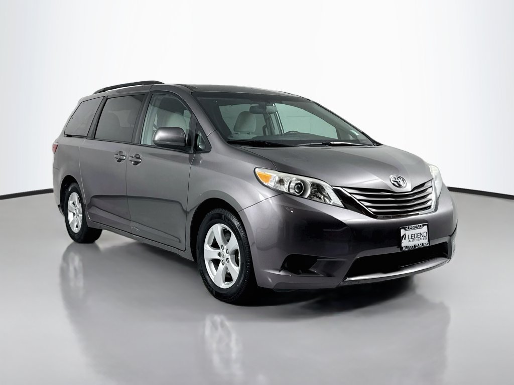 Used 2017 Toyota Sienna LE FWD image 4