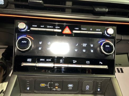Used 2024 Hyundai Santa Fe Calligraphy image 17