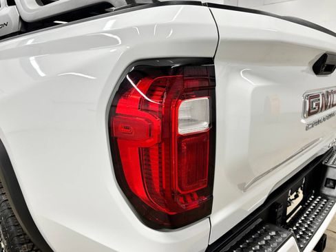 Used 2025 GMC Canyon AT4 w/ Nightfall Edition AWD/4WD image 8