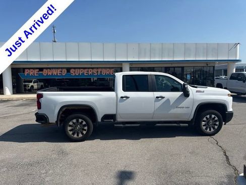Used 2025 Chevrolet Silverado 2500 Custom w/ Custom Value Package AWD/4WD image 2