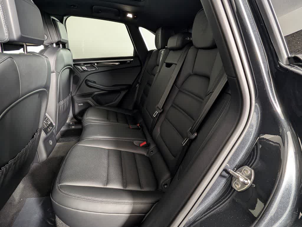 Used 2026 Porsche Macan AWD/4WD image 24