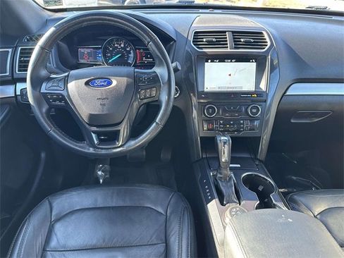 Used 2017 Ford Explorer XLT w/ Equipment Group 202A image 8