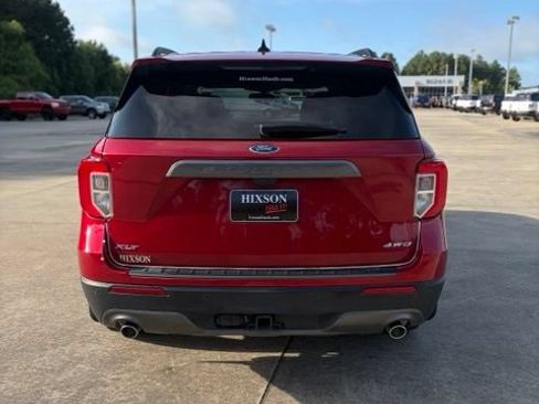 Used 2024 Ford Explorer XLT w/ Equipment Group 202A AWD/4WD image 4