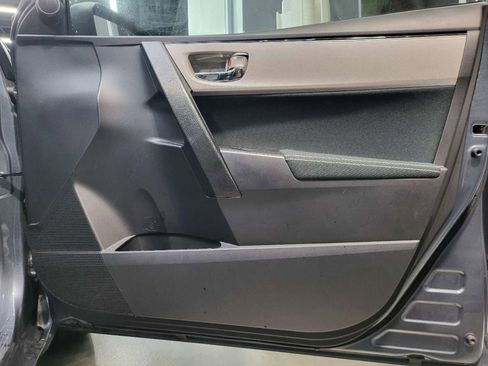 Used 2019 Toyota Corolla LE image 24