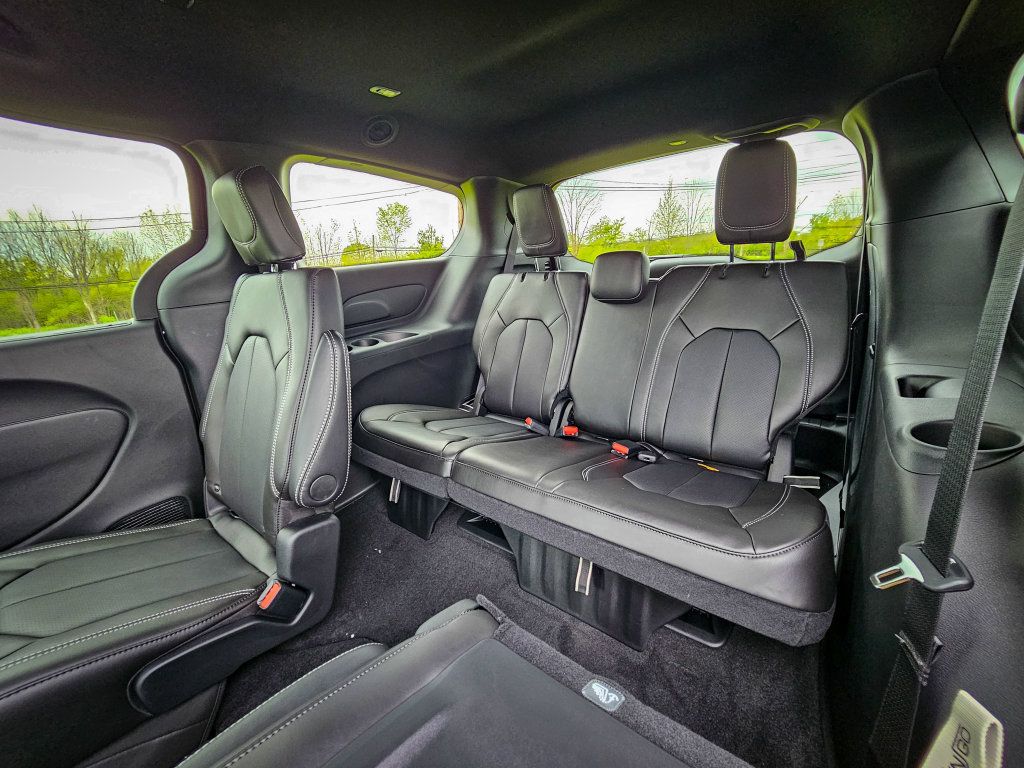 New 2027 Chrysler Pacifica Select AWD/4WD image 34