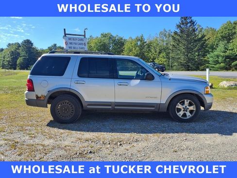 Used 2004 Ford Explorer XLT image 4