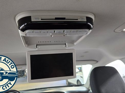 Used 2019 Chrysler Pacifica Touring Plus w/ Tire & Wheel Group FWD image 29