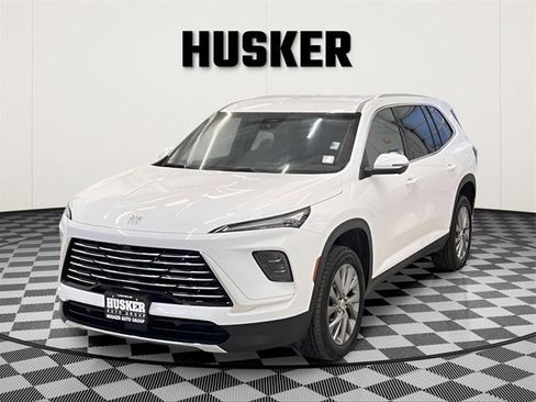 Certified 2025 Buick Enclave Preferred image 4