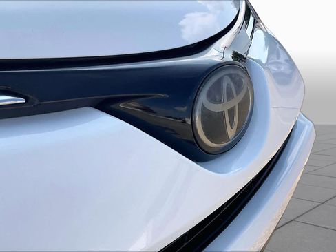 Used 2018 Toyota RAV4 LE FWD image 30