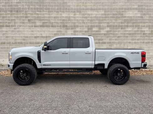 Used 2025 Ford F350 XLT w/ Black Appearance Package image 13