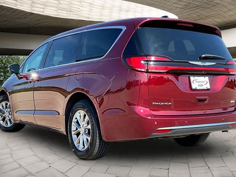 Used 2023 Chrysler Pacifica Touring-L AWD/4WD image 3