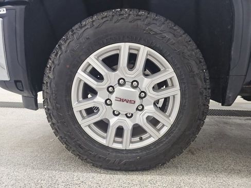 Used 2024 GMC Sierra 3500 SLT w/ SLT Premium Package image 9