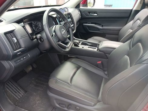 Used 2025 Nissan Pathfinder SL FWD image 9