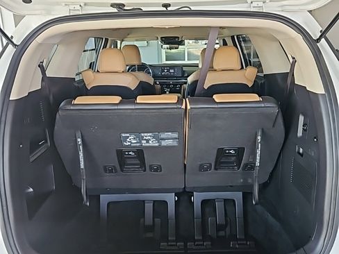 Used 2024 Kia Carnival LX image 19