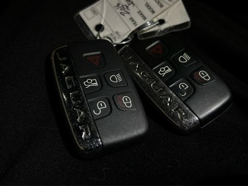 Used 2016 Jaguar XF Premium image 24