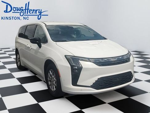 New 2027 Chrysler Pacifica Select FWD image 7