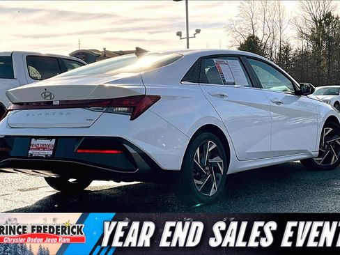 Used 2025 Hyundai Elantra Limited image 11