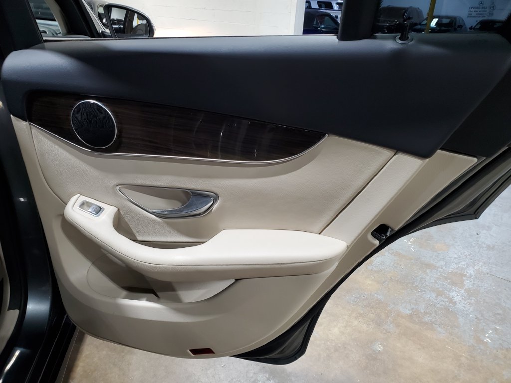 Used 2018 Mercedes-Benz GLC 300 image 21